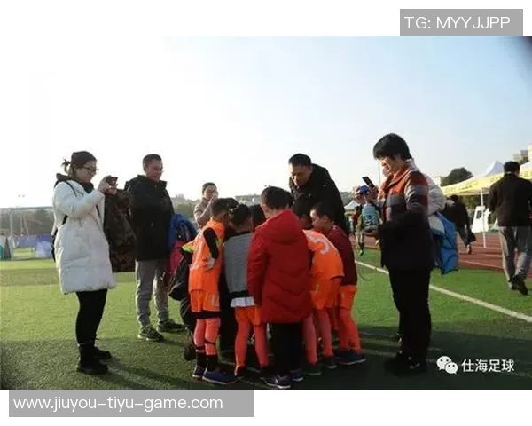 足球巨星小时候的成长足迹 揭秘那些年他们的拼搏与梦想