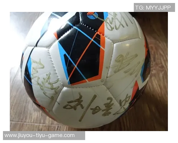 足球球星卡签名收藏价值与市场发展趋势解析