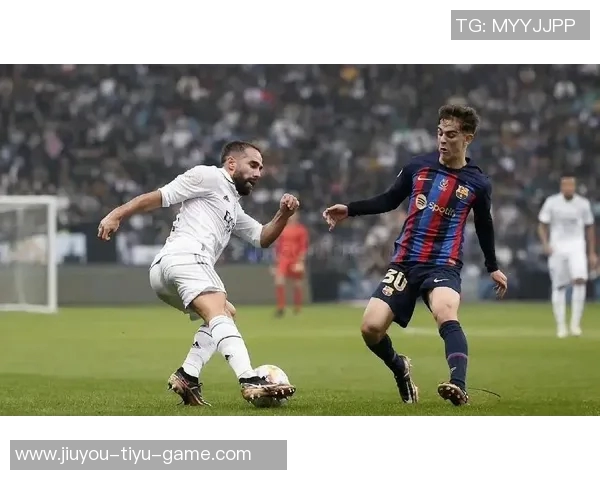 足球赛场星光璀璨喊出球星名字瞬间揭开精彩对决的序幕